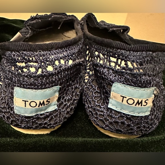 TOMS crocheted lace style slippers - Picture 2 of 5